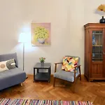 Central & Charming Viennese Flat