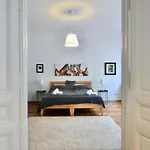 Central & Charming Viennese Flat