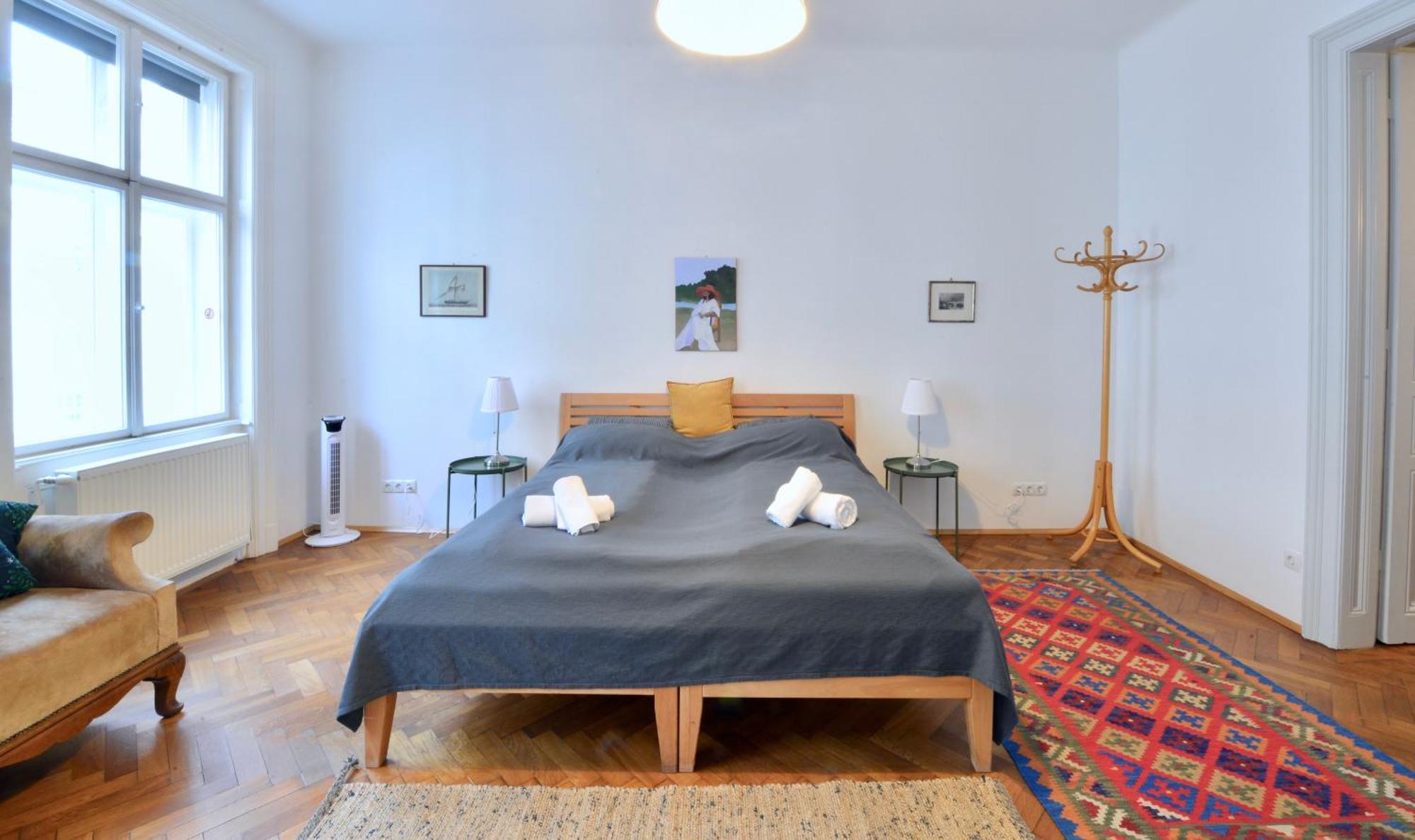 & Charming Viennese Flat *